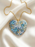 Pendente a cuore personalizzato in argilla polimerica con cristalli Swarovski e dedica incisa. Un gioiello materico, l'idea regalo perfetta e originale per emozionare in occasione della Festa della Mamma