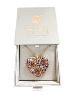 Collana elegante personalizzata con pendente a cuore modellato a mano e illuminato da cristalli Swarovski. Il regalo romantico per eccellenza con dedica incisa, perfetto per San Valentino o per celebrare un amore unico